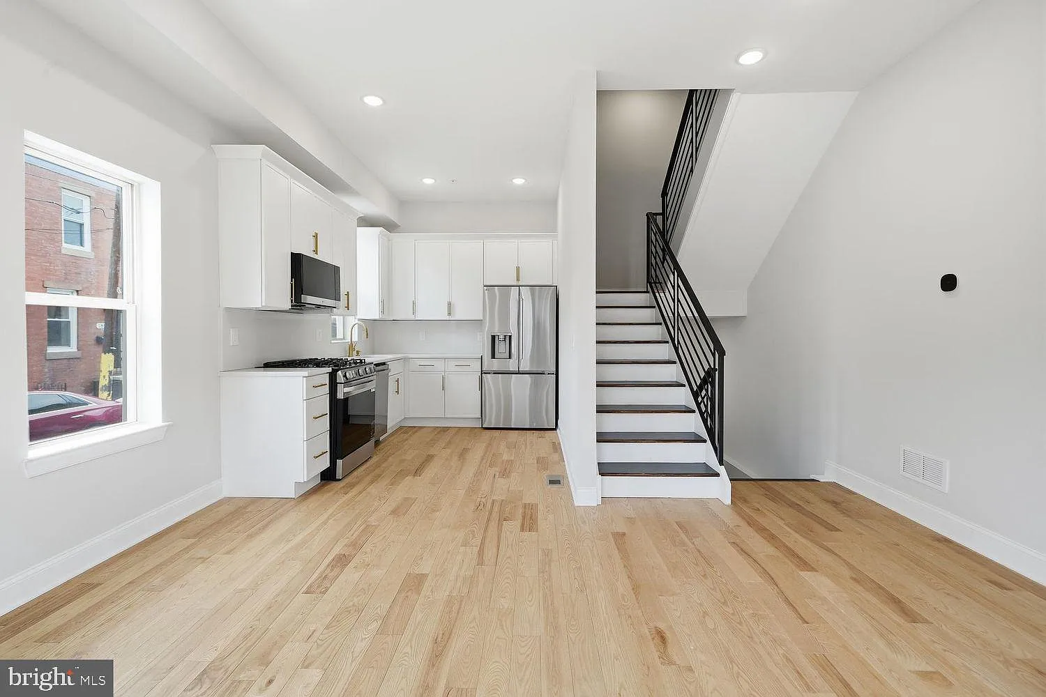 4 bed, 3.0 bath, $3,300 — Photo 3