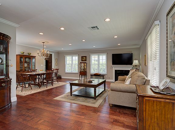 5th image of 2845 Huntington Dr