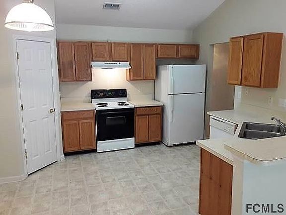 3rd image of 30 Rosecroft Ln
