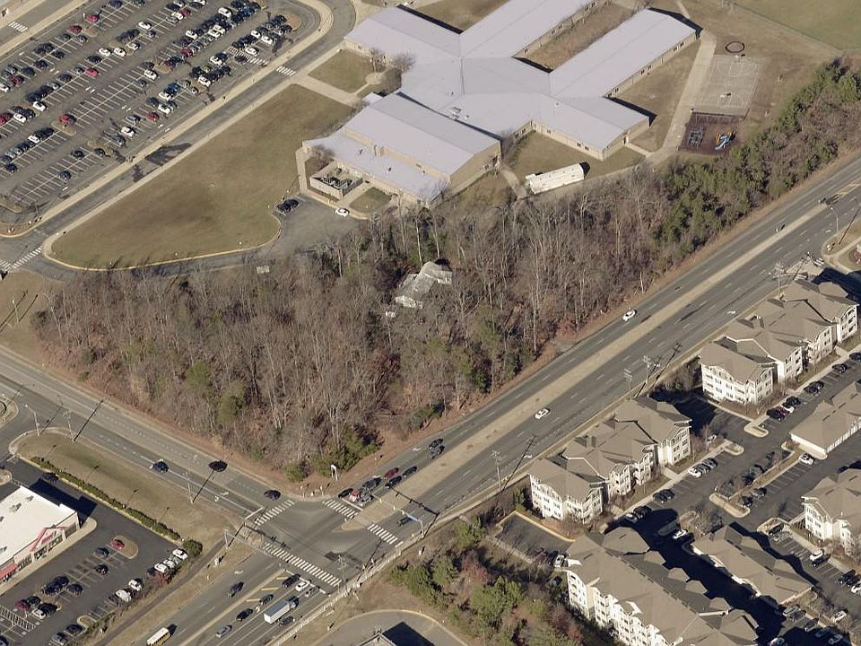 2nd image of 16704 Richmond Hwy