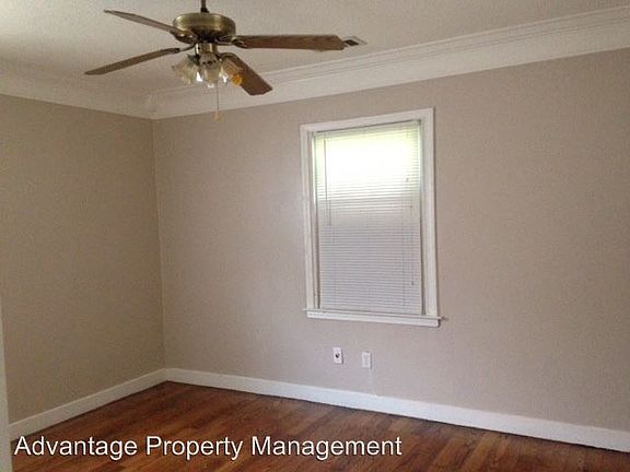 3rd image of 929 Parkhaven Ln