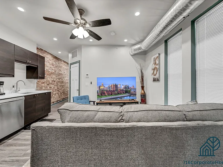44 E Utica St #2B — Photo 14