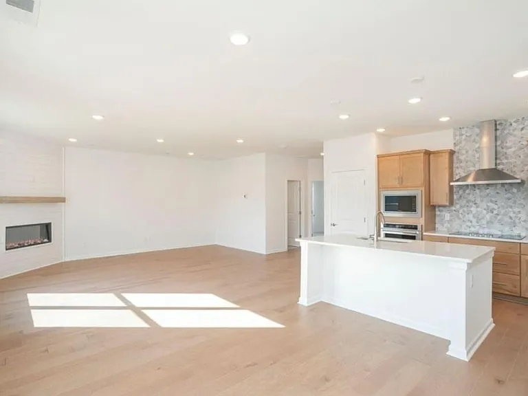 3807 Lantern Ln — Photo 9
