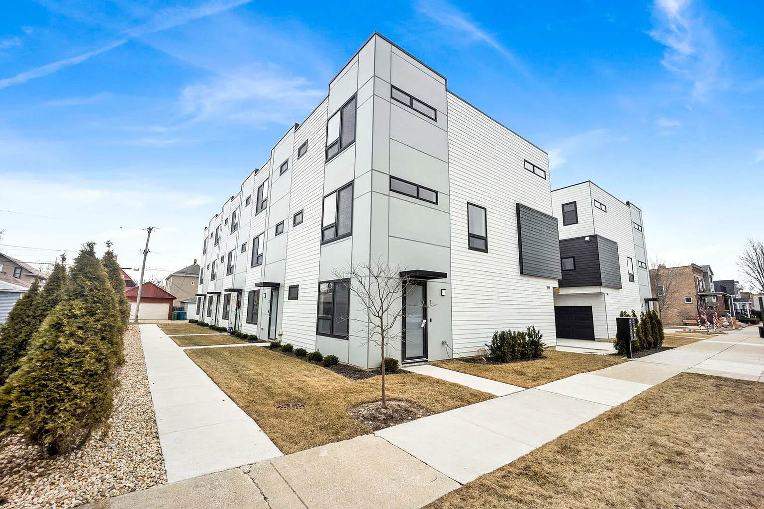 944 Beloit Ave #4 photo 1