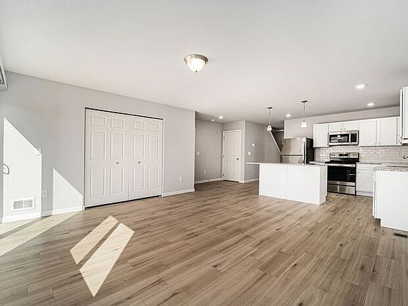 3rd image of 708 Pine Hill St