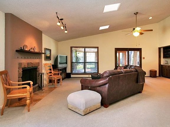 4th image of 1407 Plumeria St