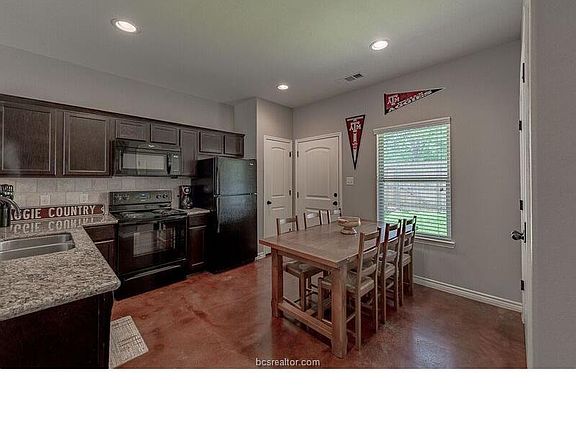 4th image of 129 Watson St