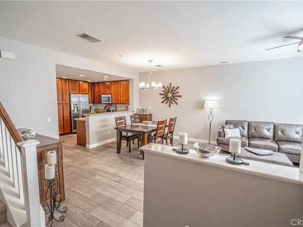 28407 Herrera St, Valencia, CA 91354
