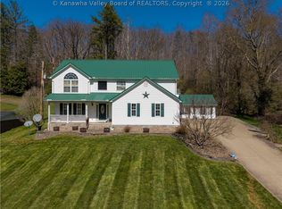 856 Hurricane Creek Rd, Hurricane, WV 25526