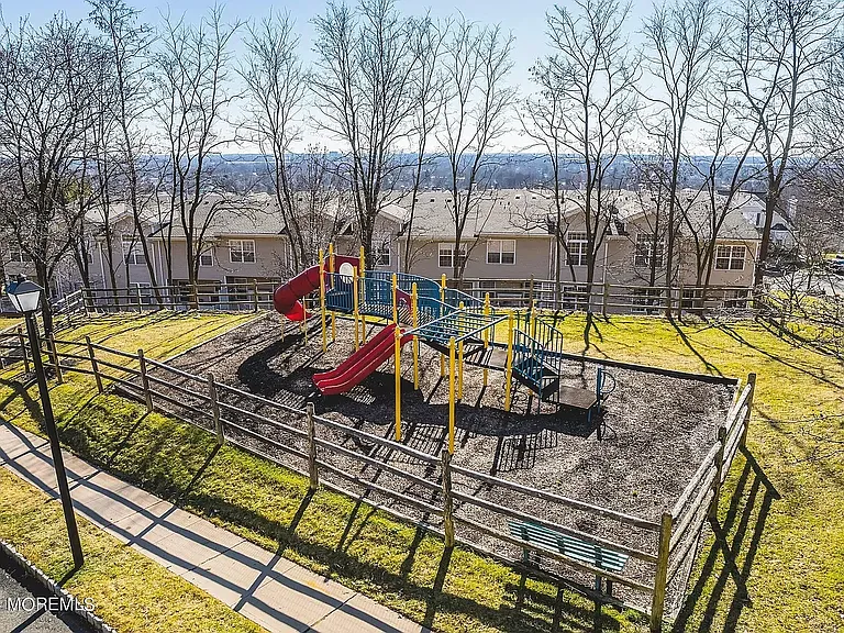 1066 Shadowlawn Dr — Photo 4