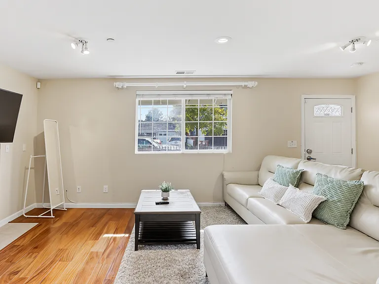 609 Stanford Ave — Photo 9