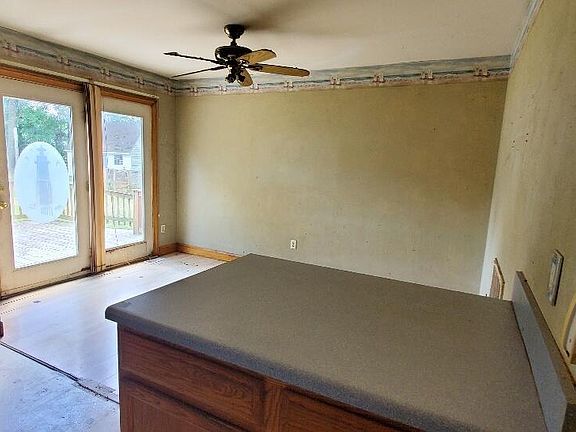 3rd image of 379 Maple Road