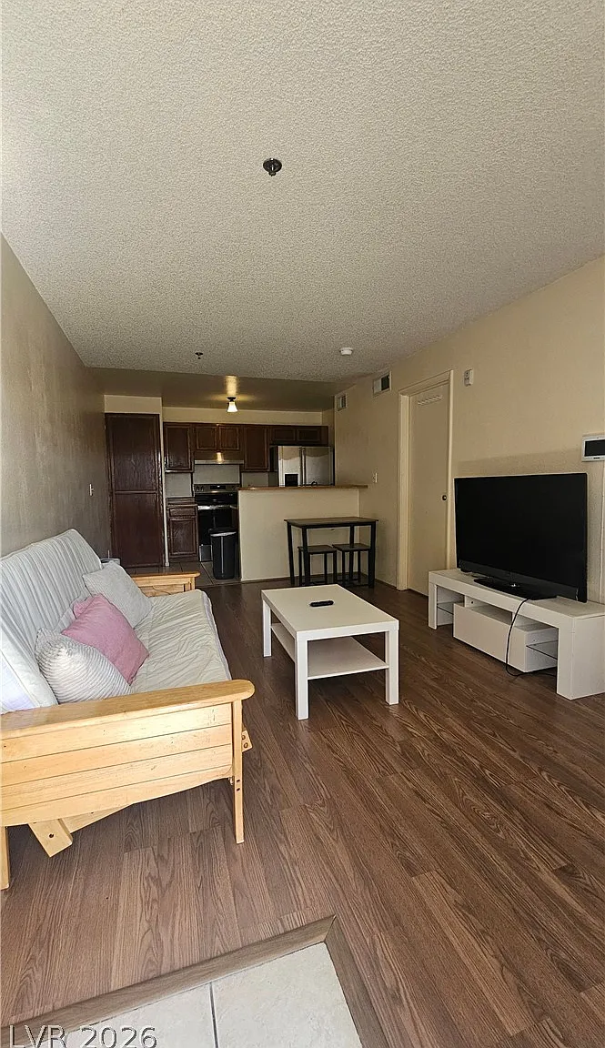 1 bed, 1.0 bath, 500 sqft, $700 — Photo 2