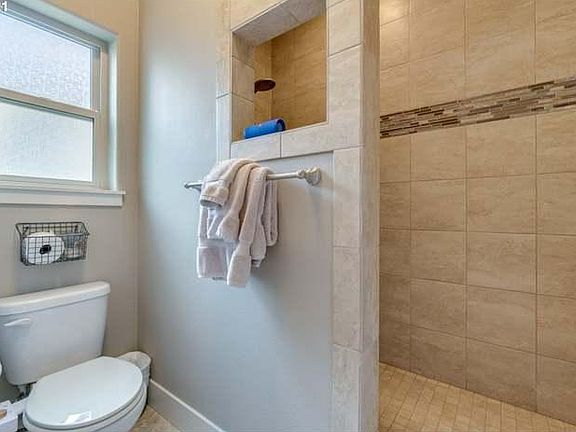 4th image of 2716 NE 144th Ct
