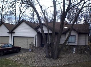 1144 Surrey Point Dr SE, Warren, OH