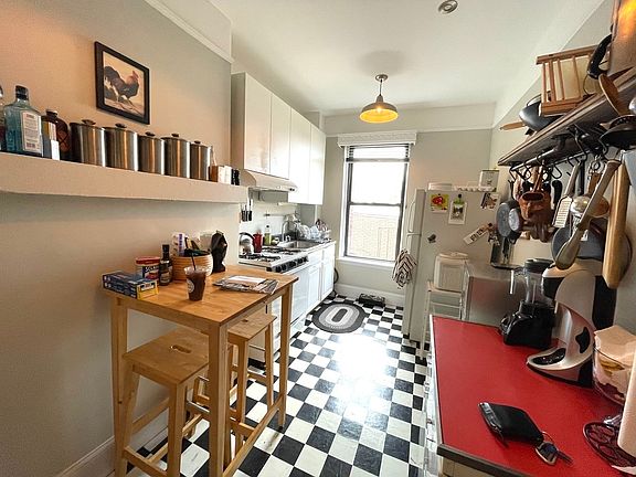 3rd image of 703 Manhattan Ave #3R