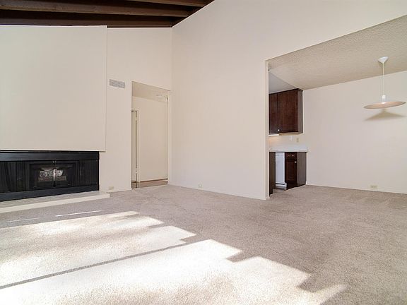 3rd image of 782 Woodside Ln E Unit 10