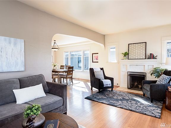 3rd image of 4334 Latona Ave NE
