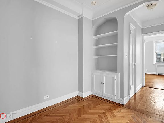 5th image of 680 W 204th St APT 6G