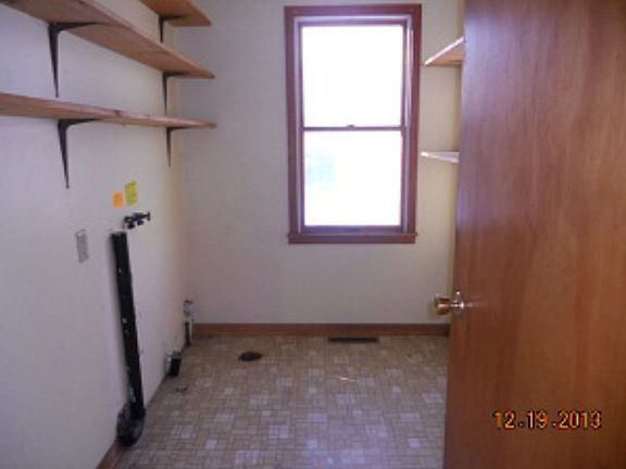 5th image of 521 E Main St