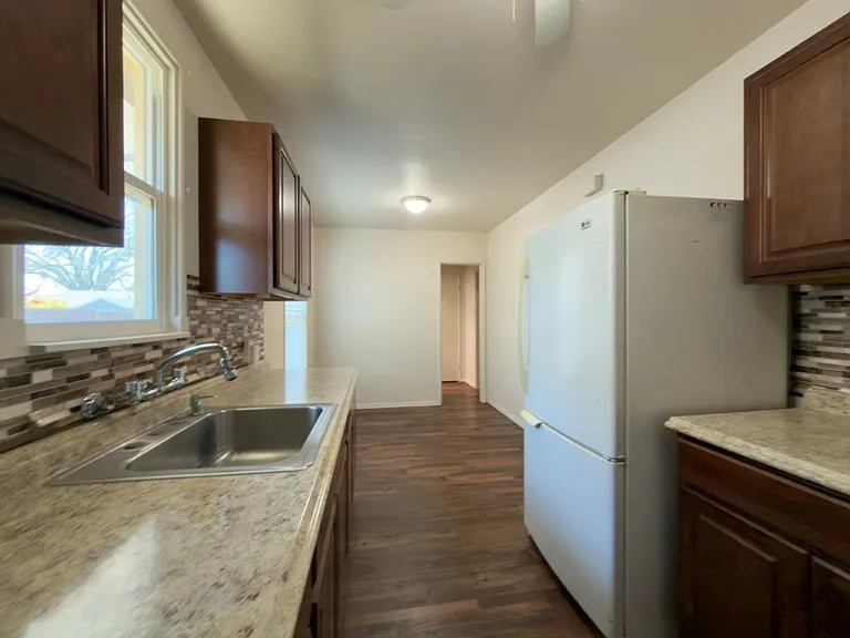 2670-2672 Adrian St — Photo 12