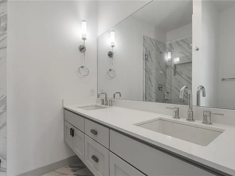 2290 N Fitzhugh Ave #20 — Photo 24