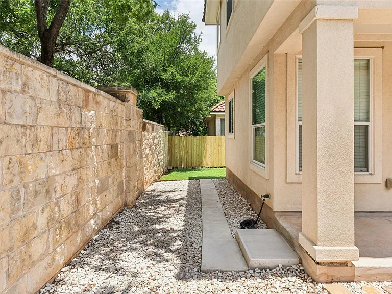 15528 Interlachen Dr — Photo 38