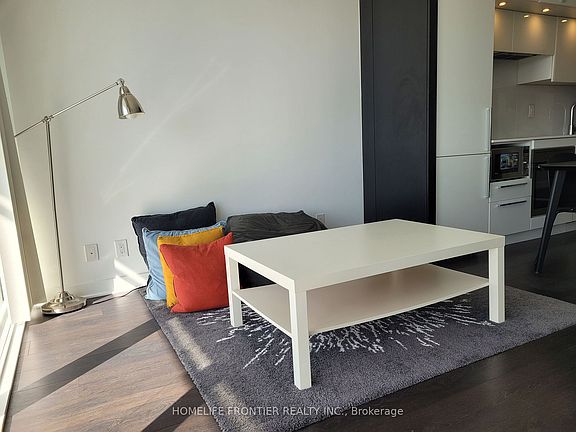 4th image of 15 Grenville St #2101