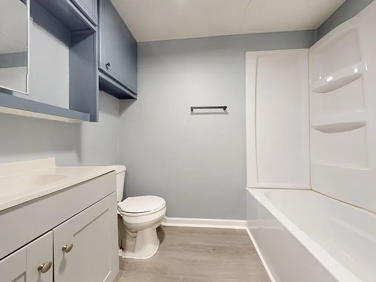 221 W Union St — Photo 4