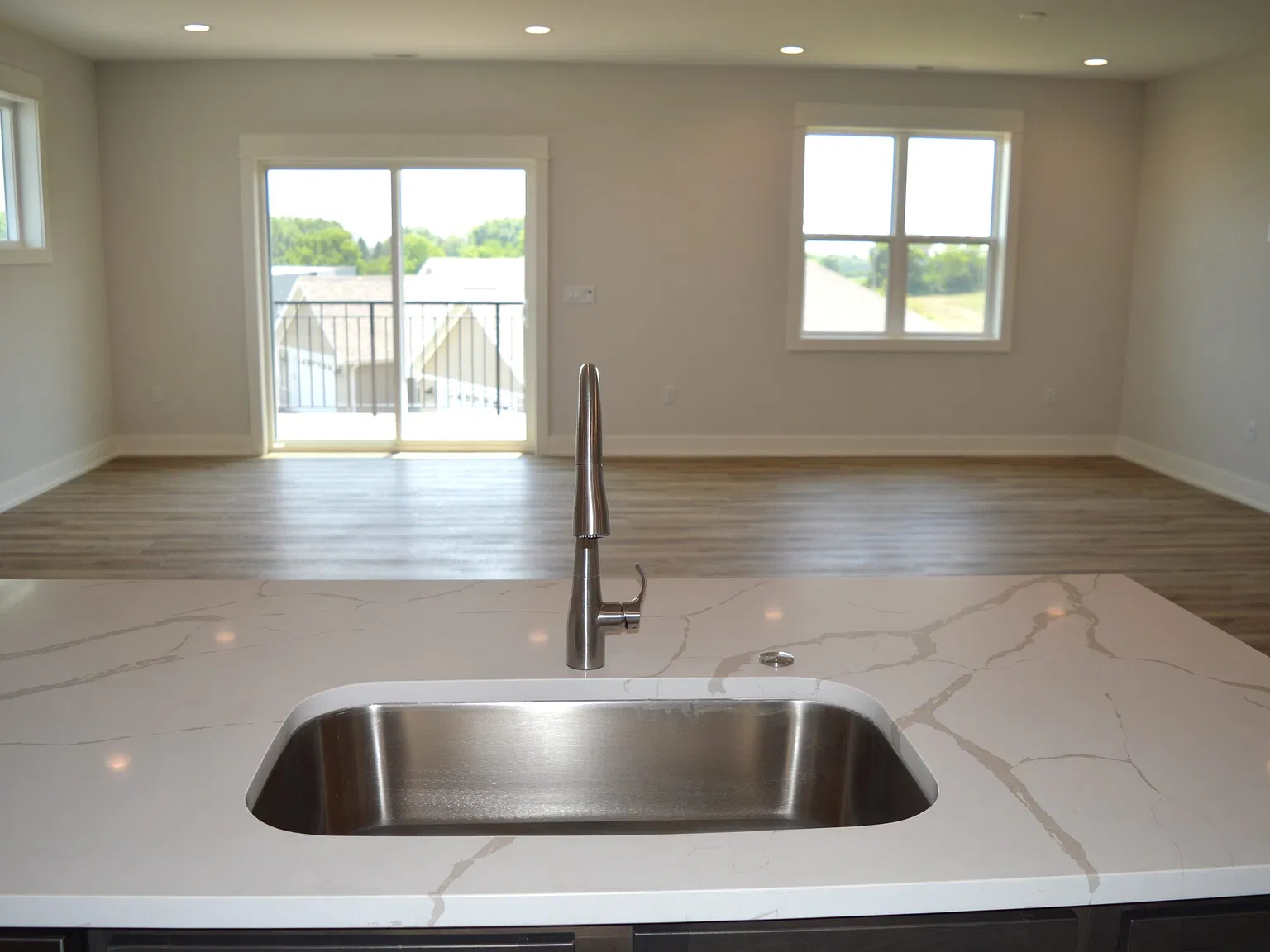 3 bed, 1854 sqft, $2,495 — Photo 3