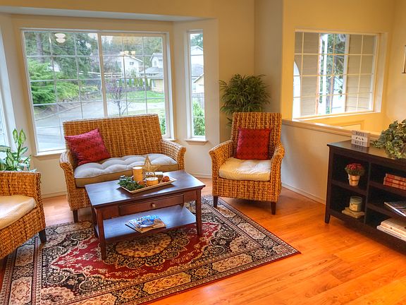 www,LamoureuxRealEstate.com