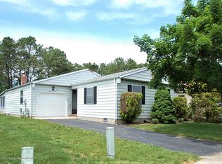 26 Chesterfield Ln, Toms River, NJ 08757