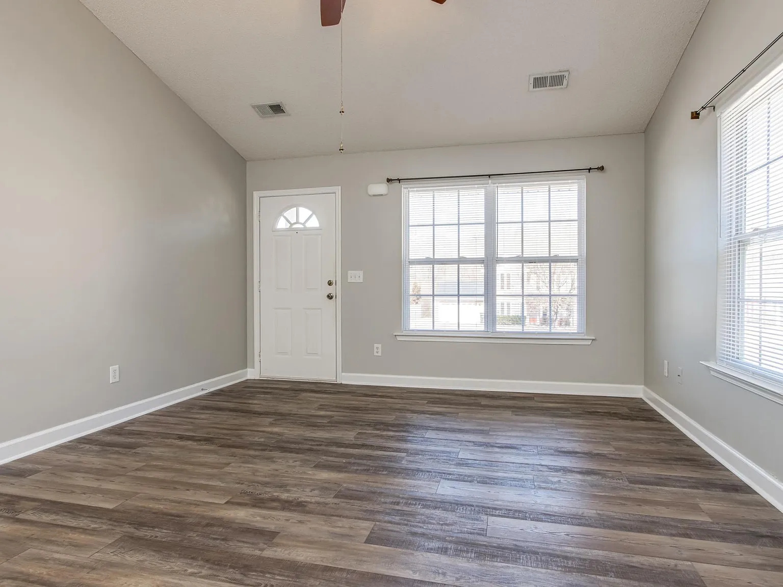 3 bed, 1064 sqft, $1,700 — Photo 4