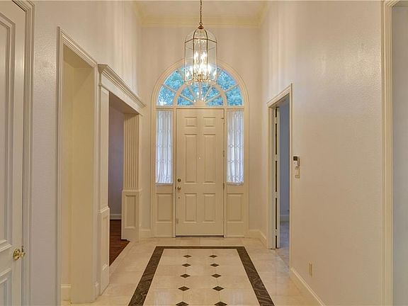 2nd image of 4130 Walnut Glen Pl