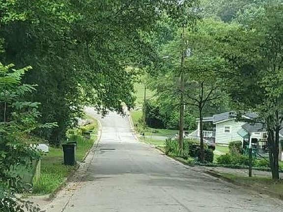Exterior Neighborhood (street photo)