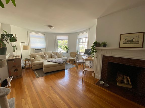 3rd image of 52 Englewood Ave #3