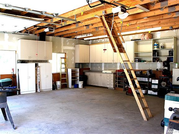 3rd image of 7607 SE Pinecreek Ln