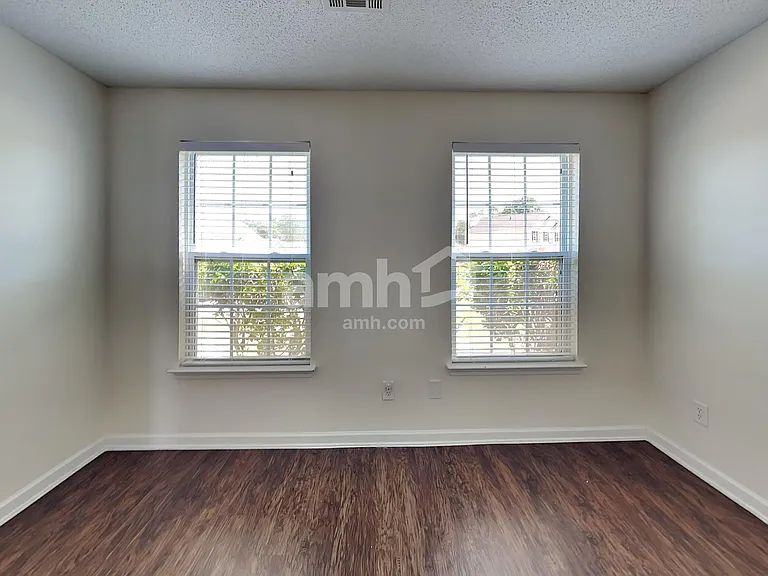 4913 Bryant Dr — Photo 8