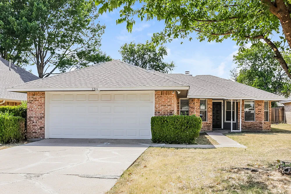 3 bed, 2.0 bath, 1251 sqft, $2,115 — Photo 1