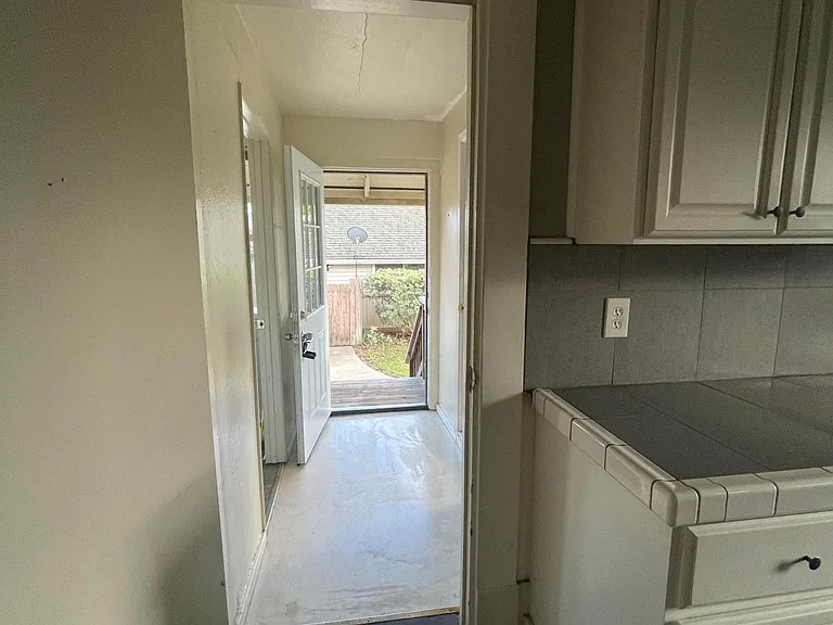 345 W 1st Ave — Photo 14