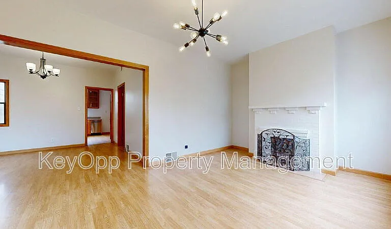 806 34th Ave — Photo 1