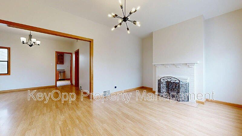 1st image of 806 34th Ave