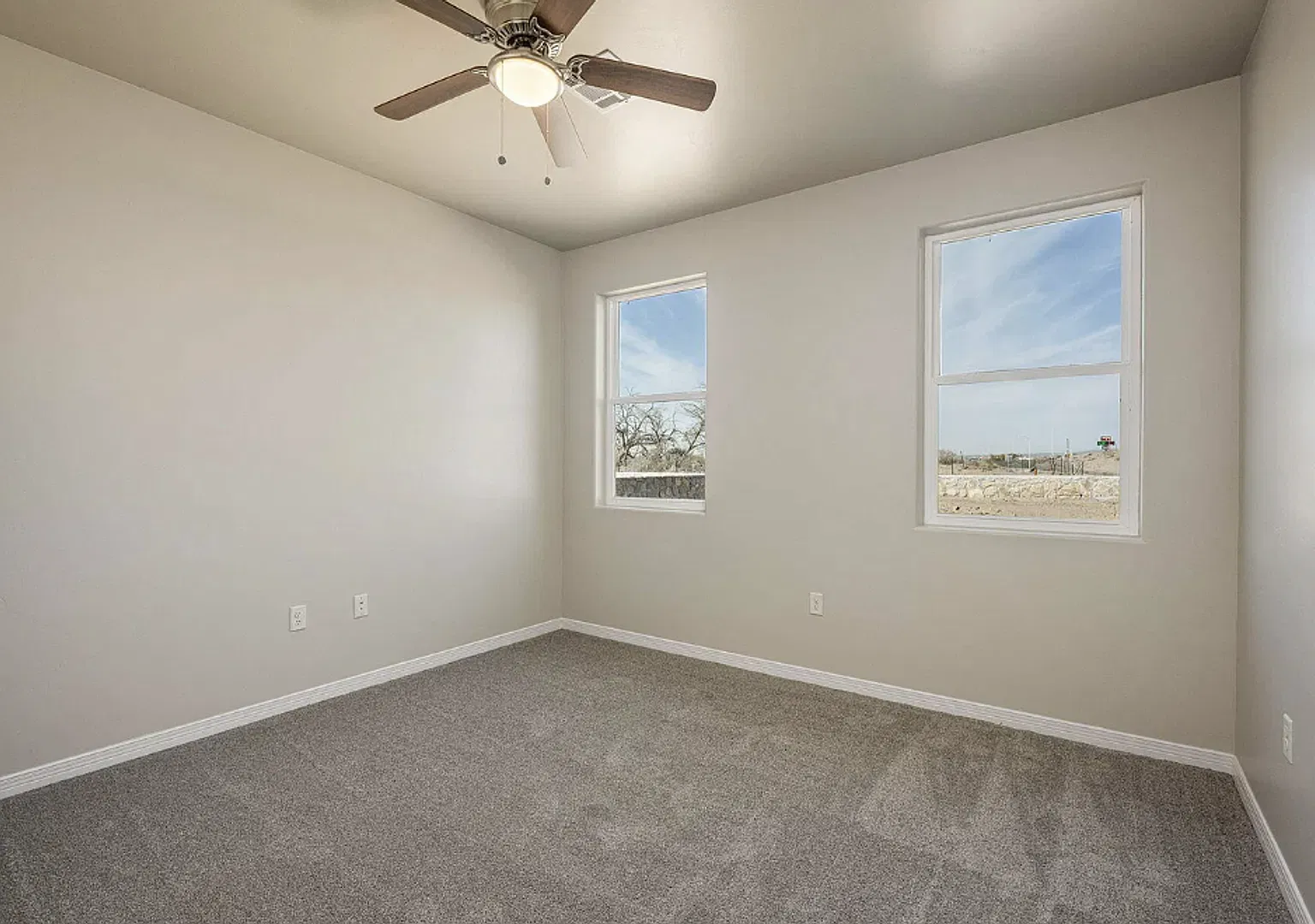Spacious 4-Bedroom Home for Rent Near Old Mesilla — Photo 2