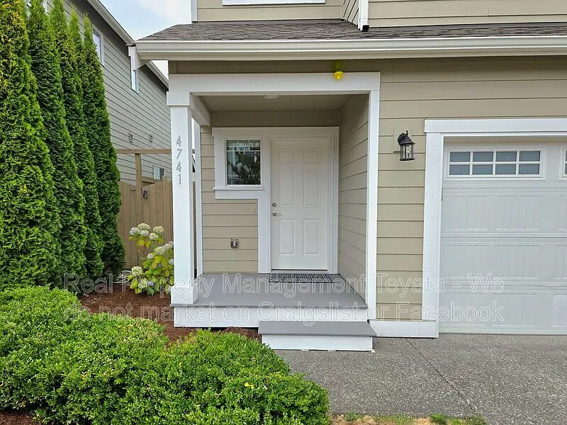 3 bed, 2.5 bath, 1435 sqft, $2,800 — Photo 2