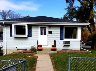 10 E Willow Dr, Round Lake Park, IL