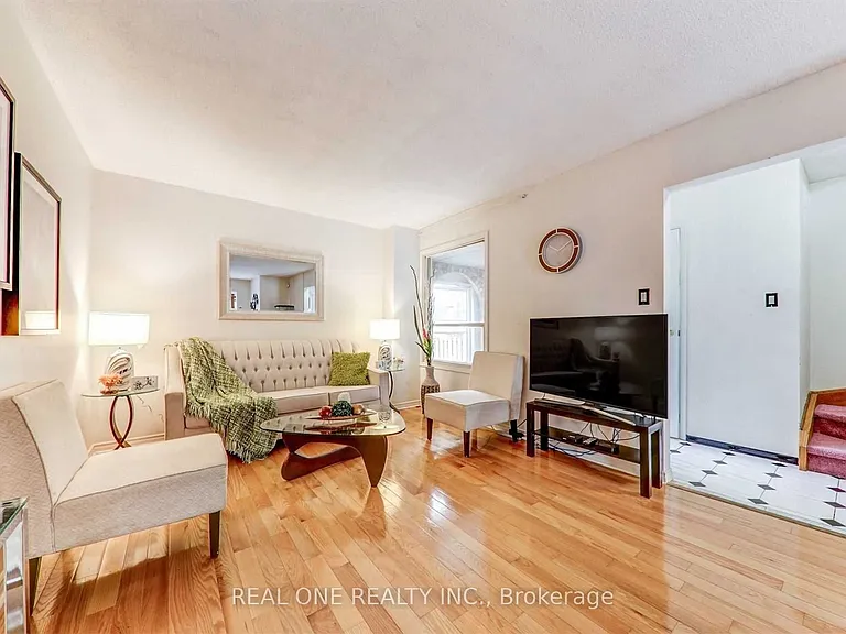 2 Maitland Dr — Photo 4