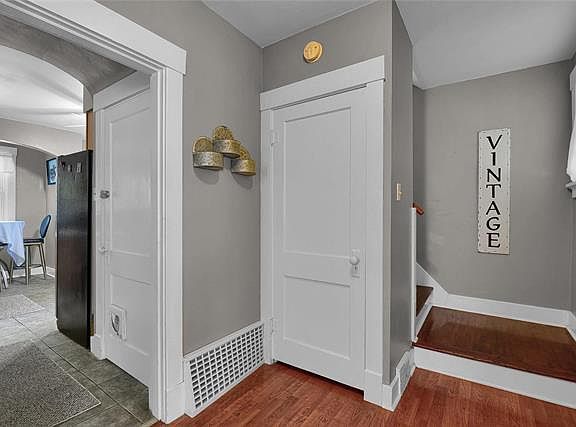 4th image of 115 E Dunn St