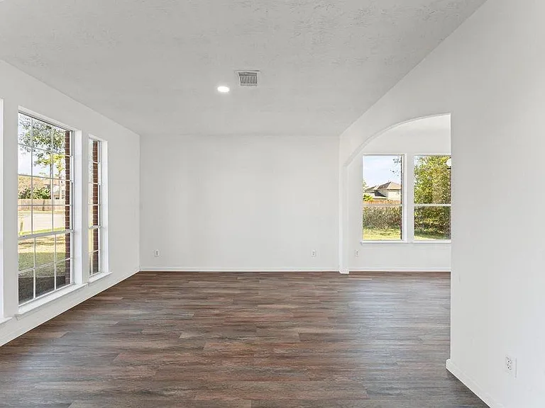 2830 Fern Hill Dr — Photo 2