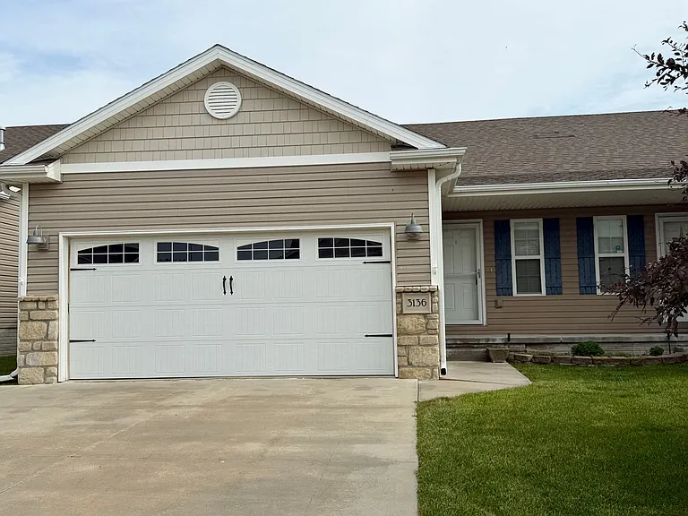 3136 King Ridge Blvd — Photo 1