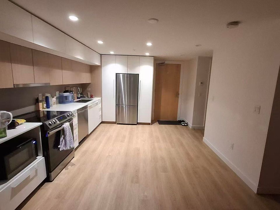 1st image of 9888 University Cres